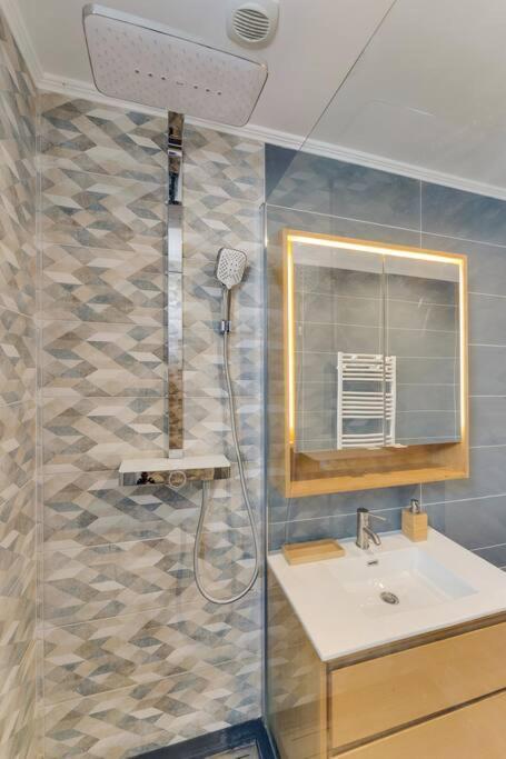 Duplex Moderne Cosy - Proche Porte D'Italie - Parking Le Kremlin-Bicêtre Kültér fotó